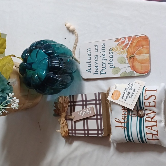 Fall decorations nwt - Picture 3 of 5